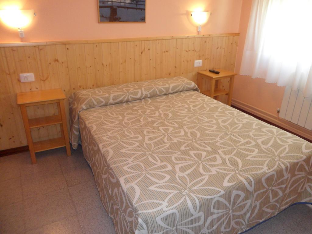 Hostal Alce Hotell Nigrán Exteriör bild